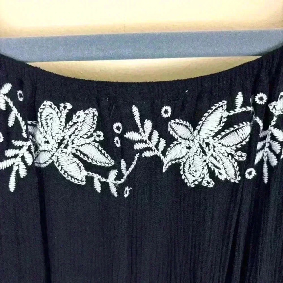 Love Fire Black Rayon Embroider Boho Peasant Cinch Waist V-Neck Romper Size L - Picture 11 of 16